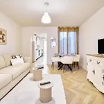 Appartement Magnifique Dans Le Centre-ville De Reims, Proche De La Gare Et Des Commodités *