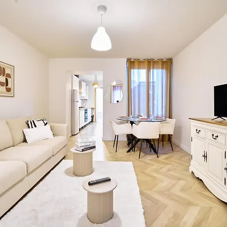 Apartament Magnifique Dans Le Centre-ville De Reims, Proche De La Gare Et Des Commodites *