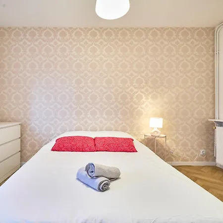 Apartment Magnifique Dans Le Centre-ville De Reims, Proche De La Gare Et Des Commodites